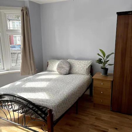 Modern 5 Bedroom Family House - 18 Mins To Station Londres Extérieur photo