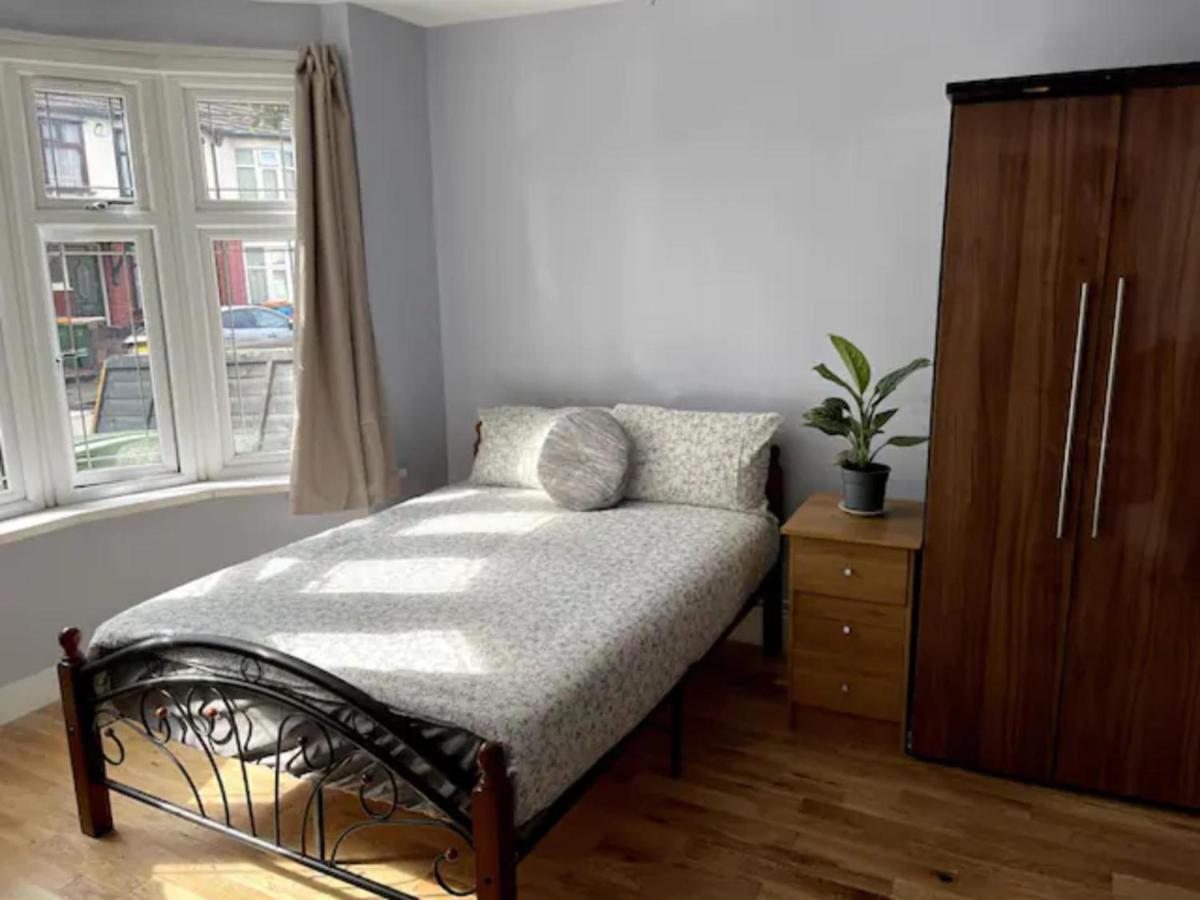 Modern 5 Bedroom Family House - 18 Mins To Station Londres Extérieur photo